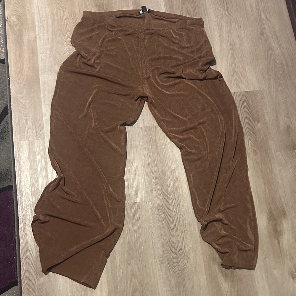 PrettyLittleThing Chocolate Velour Trousers